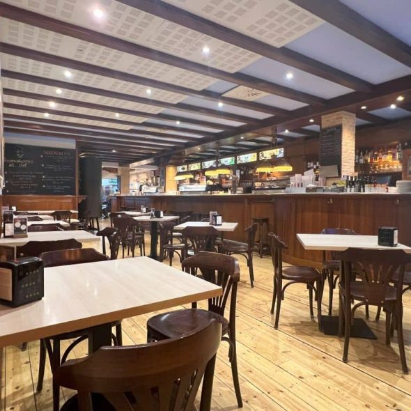 Imagen de interior de bar.