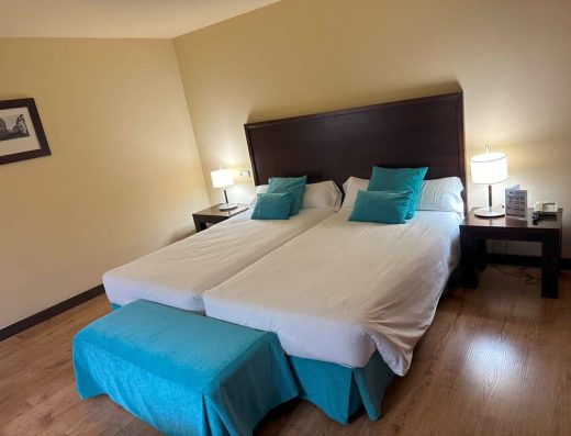 Imagen de habitación con dos camas