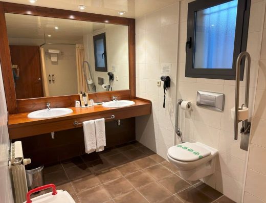 Imagen de interior de baño adaptado