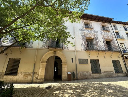 Imagen de la entrada al palacio.