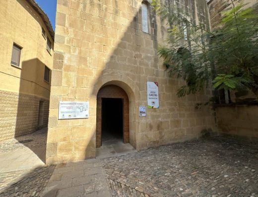 Imagen de puerta de acceso