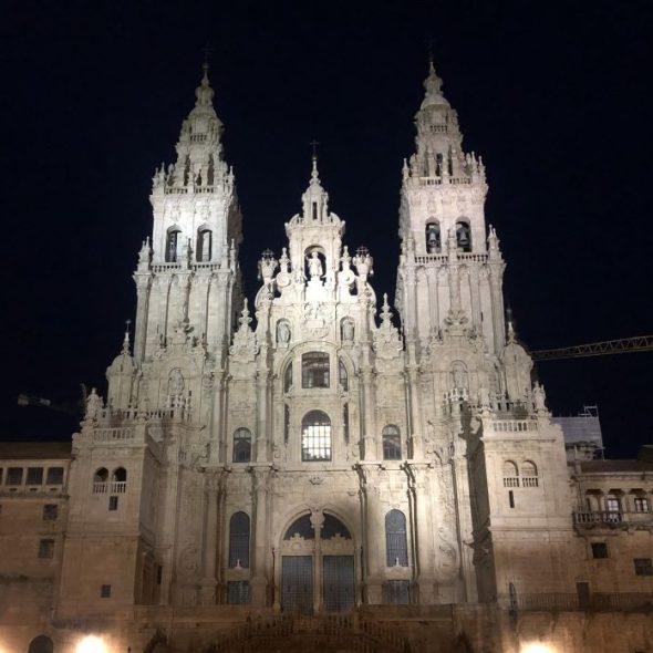 Imagen nocturna de la catedral de Santiago.
