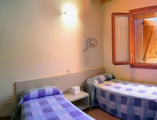 Habitación accesible. Caserón Baruca, Huesca.