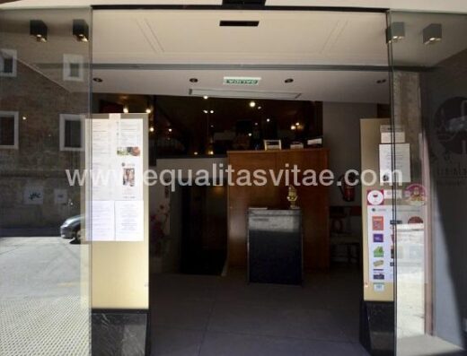 Entrada accesible al restaureante.