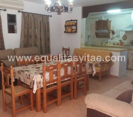 Cocina salón comedor de la casa rural Rosario, Córdoba.