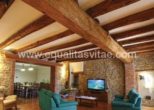 Salón de la casa rural accesible.