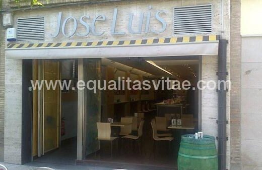 Entrada accesible al Bar Jose Luis, Tudela.
