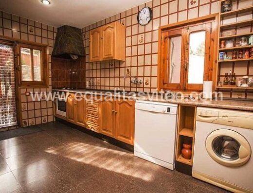 Cocina de la casa rural accesible El labrao de Gredos. Foto https://ellabraodegredos.es