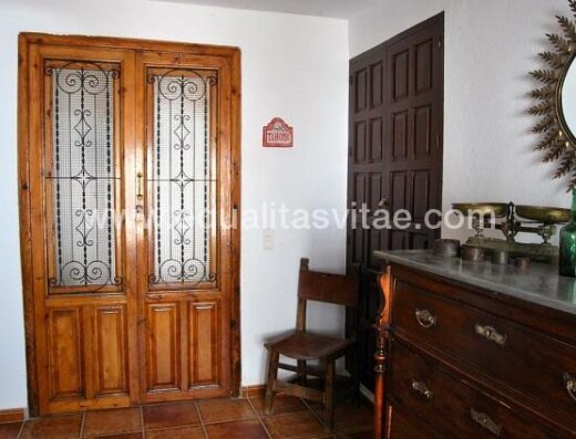Entrada al apartamento accesible Tahona. Foto www.molinodeabajo.es/apartamentos/apartamento-tahona/