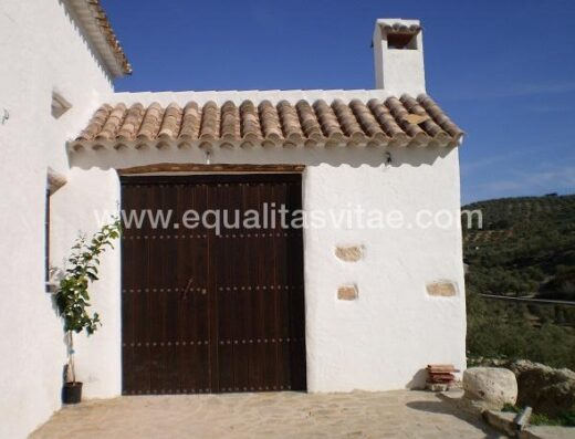 Acceso al recinto, casa rural El Horcajillo.