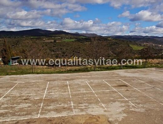 Zona de aparcamiento junto al hotel Valdorba.