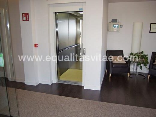 Ascensor para acceder a todas las plantas del hotel Valdorba.
