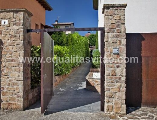 Entrada al recinto, Casa Jizo.