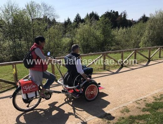 Bicicleta con plataforma para acceder con silla de ruedas