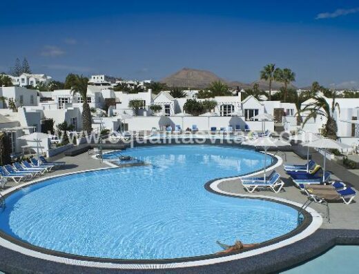 Piscina adaptada y bungalows Nautilus en Lanzarote
