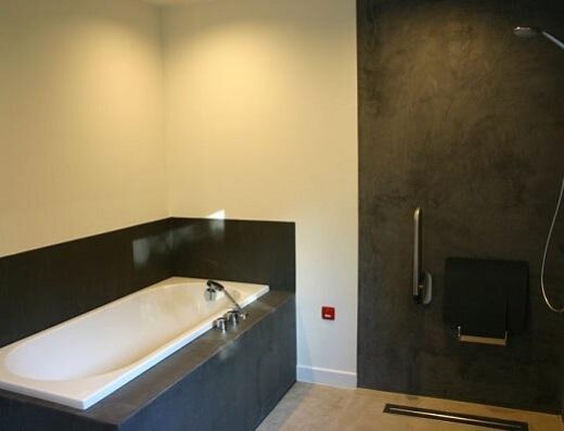 Baño adaptado para personas con discapacidad. Hoeve Oswald. Foto tomada de www.hoeve-oswald.be/es