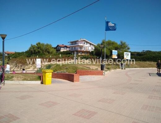 Entrada a la playa de Cuberris, Ajo.