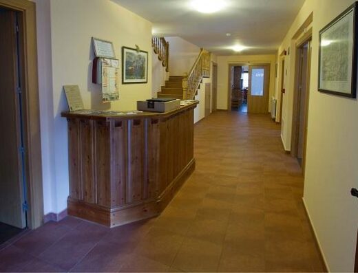 Zona recepción, planta baja. Albergue Villaverde, Cantabria.