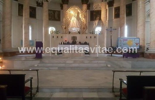 Altar de la Iglesia de la Asunción de Almansa, Albacete. Acceso mediante escaleras.