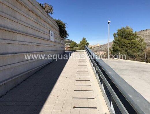 Rampas exteriores de acceso al edificio