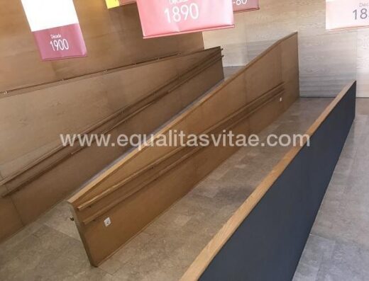 Rampas y ascensores en el interior del edificio