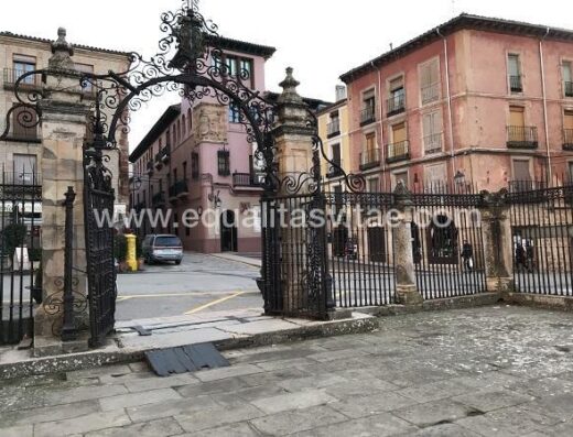 Rampa de acceso al patio exterior de la Catedral