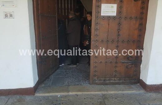 Pequeño escalón en la entrada