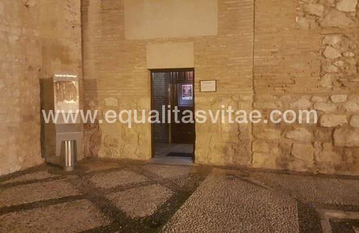 Entrada accesible a la Iglesia de Santiago de Ciudad Real.
