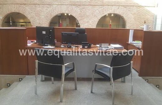 Mostrador de atencion al público accesible para PMR. Domus Romana, Talavera de la Reina.