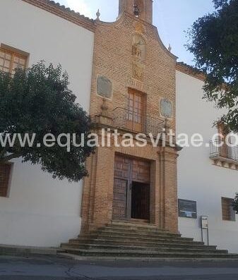 Fachada principal, acceso a través de escaleras. Hospital de Mineros de Almadén, Ciudad Real.