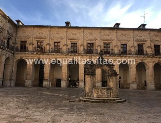 Vista del patio central del Monasterio de Uclés
