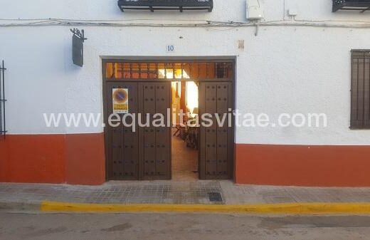 Entrada accesible. Casa rural Las Violetas, Villanueva de los Infantes, Ciudad Real.