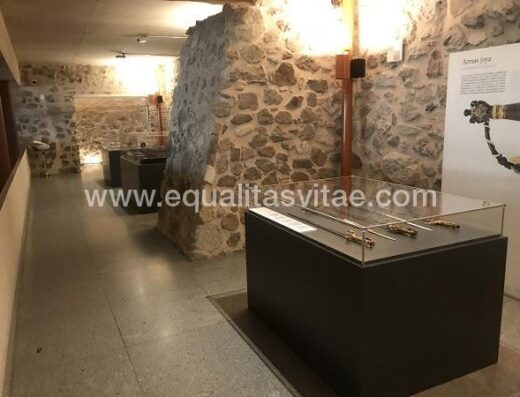 Unas de las salas de exposiciones del Museo del Ejército, Toledo.