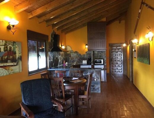 Interior del apartamento accesible. El Fresnu, Silvamayor, Asturias.