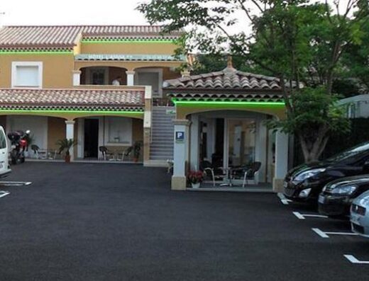 Hotel con aparcamiento. Hotel L´Anvia, Francia. Imagen de www.hotel-lanvia.fr