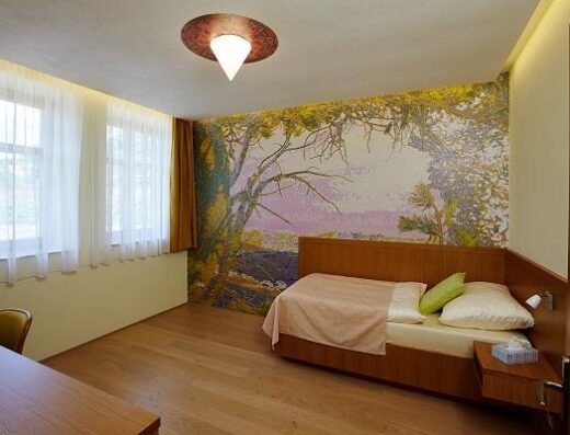 Habitación adaptada, cama individual. Pensión Jeznik, Krnov, República Checa. Imange de www.pensionjeznik.com