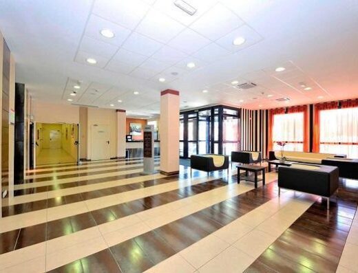 Hall y zona recepción. Hotel Naval Sestao. Imagen de www.hotelnavalsestao.com