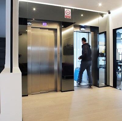 Acceso a todas las planta a través de ascensor. Hotel Brasil, Benidorm. Imagen de www.hotelbrasilbenidorm.com