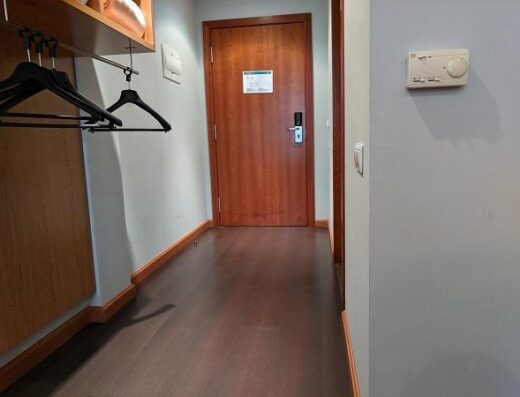 Pasillo de entrada a la habitación. Hotel AS Ponferrada .Imagen de Mila López Vernet, usuaria en silla de ruedas. C.C. Riazor