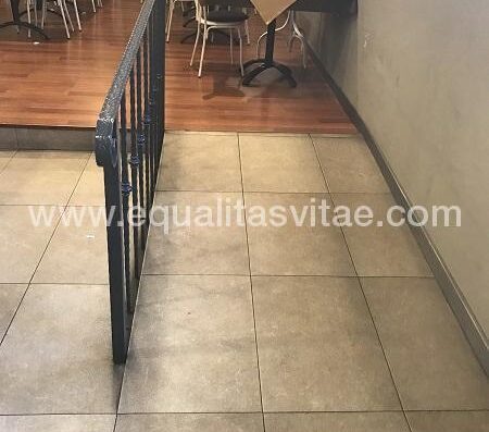 Acceso zona comedor. Hermanos Cantín cafetería restaurante, Barbastro.