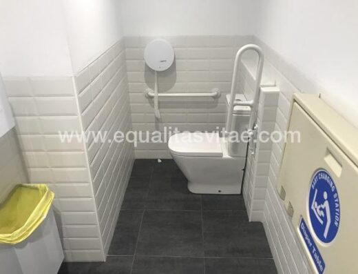 Baño adaptado Branquil bar, Sabiñánigo, Huesca.