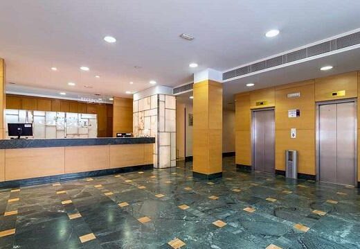 Zona recepción, Hotel Oroel, Jaca. Imagen de www.hoteloroeljaca.com