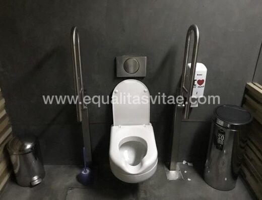 Interior del baño adaptado. Lisboa