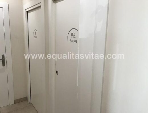 WC adaptado identificado con el SIA. Bar Tierra Lara, Logroño.