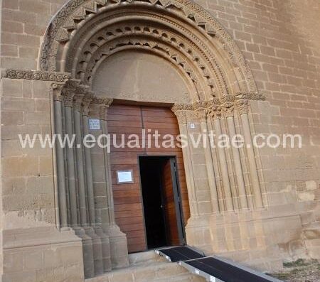 Acceso a la ermita de San MIguel de Foces, Ibieca.