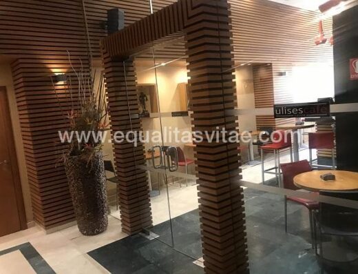 Acceso a cafetería.  Hotel Ulises, Ceuta.