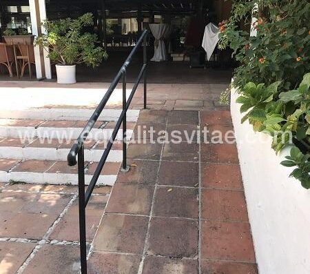 Acceso a través de rampa. Parador de Ceuta.