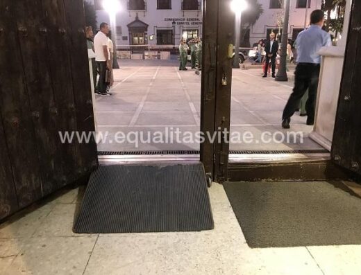 Acceso a la iglesia Santa María de África, Ceuta.