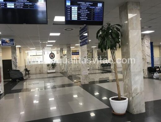 Grandes espacios en su interior. Estación Marítima de Ceurta.