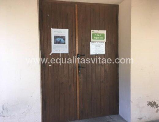 Puerta de entrada. Centro de recepción de Eriste.